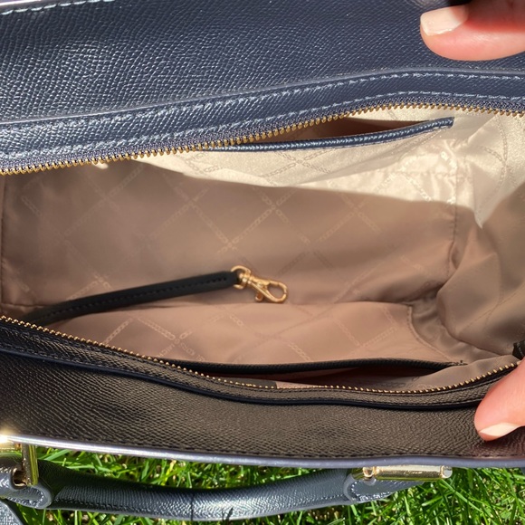 💘 Host Pick 💘 MK Sylvia Medium Crossgrain Leather Satchel - Picture 6 of 9